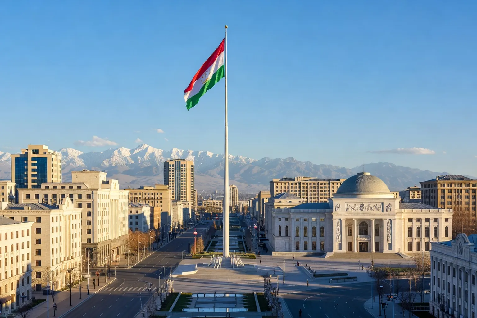 Douchanbe capitale du Tadjikistan avec mat de drapeau